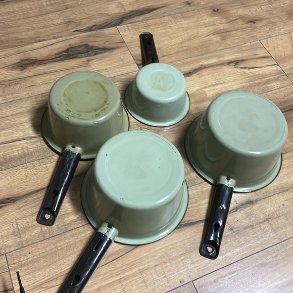set of 4 green enamel pots - Picture 2 of 2